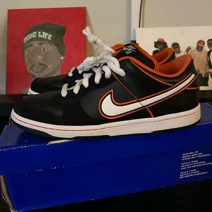nike sb dunk low pro, blk and orange size 9